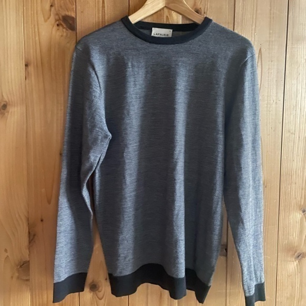 Men’s V-Neck Sweater in Heather Gray